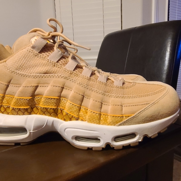 Mens Nike Air Max 95 Premium SE  Size 10.5 Vachetta Tan - Picture 1 of 4